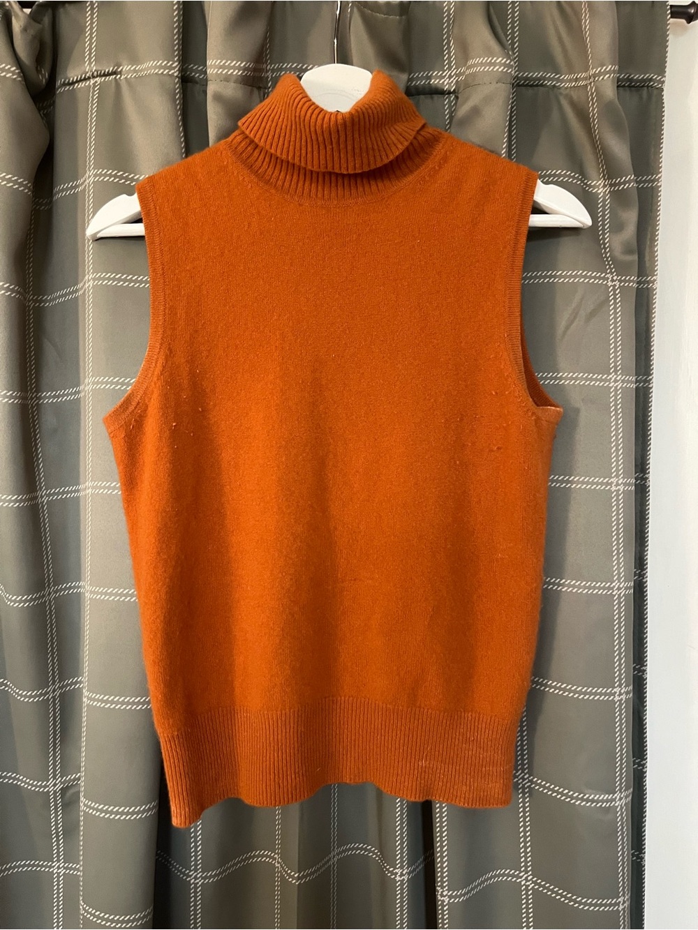 100% Cashmere Lord & Taylor Sleeveless Turtleneck Sweater Vest - Orange